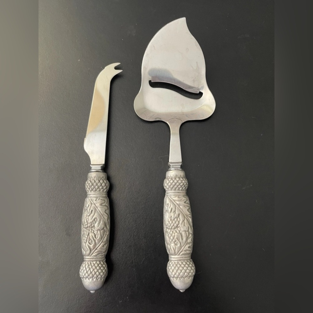 VINTAGE STAINLESS STEEL ACORN/MAPLE LEAF CHEESE SLICER & SERVING KNIFE 2 PC SET